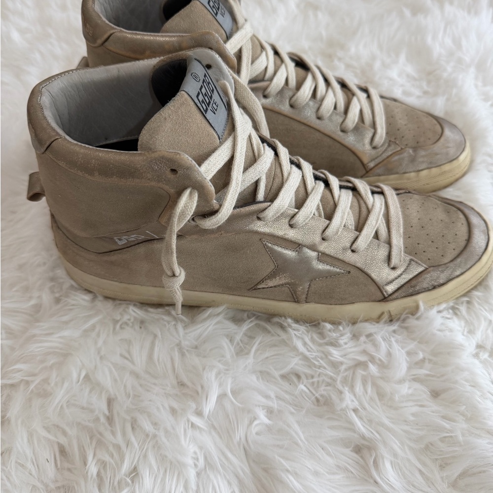 Golden Goose Deluxe Brand (GGDB) - VCE
2.12 High-Top Sneakers
Size: 41 US 11